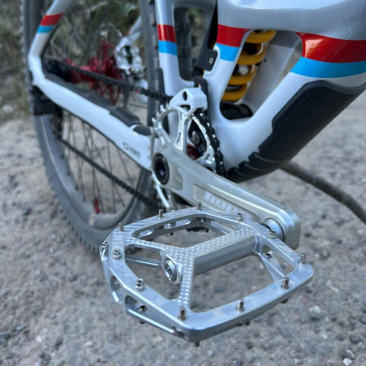 flat pedals for mondraker dh bike