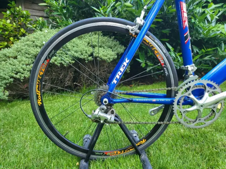 rear wheel of the trek 1000 road bike